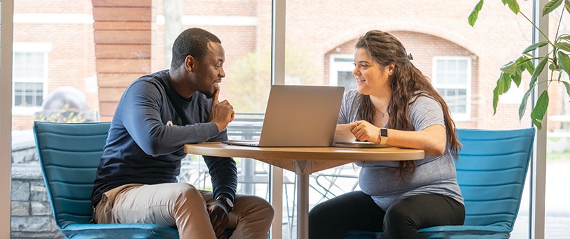 An SNHU student and Financial Aid advisor meeting