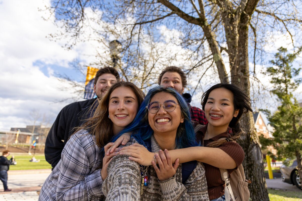 SNHU students taking a picture together