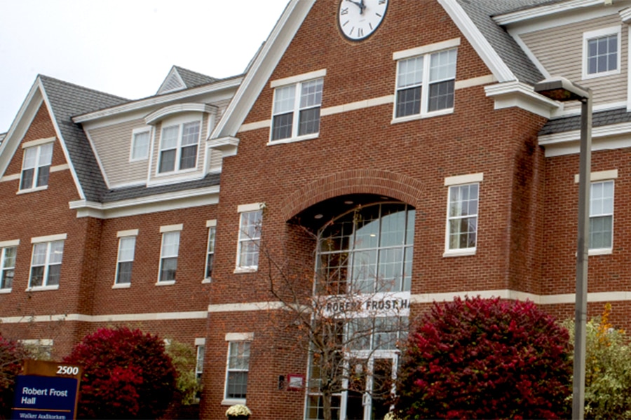 An exterior shot of Robert Frost, an academic building on SNHU's campus that houses the School of Arts, Sciences, and Education.